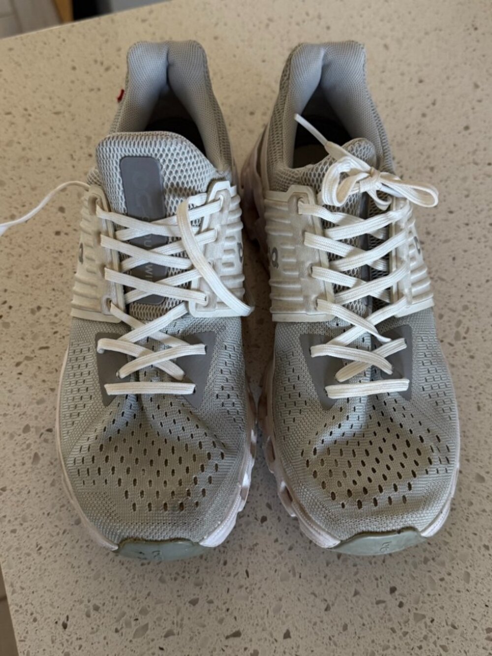 ON Running Cloud Grey/White Performance Running Shoes – Women's Size 7